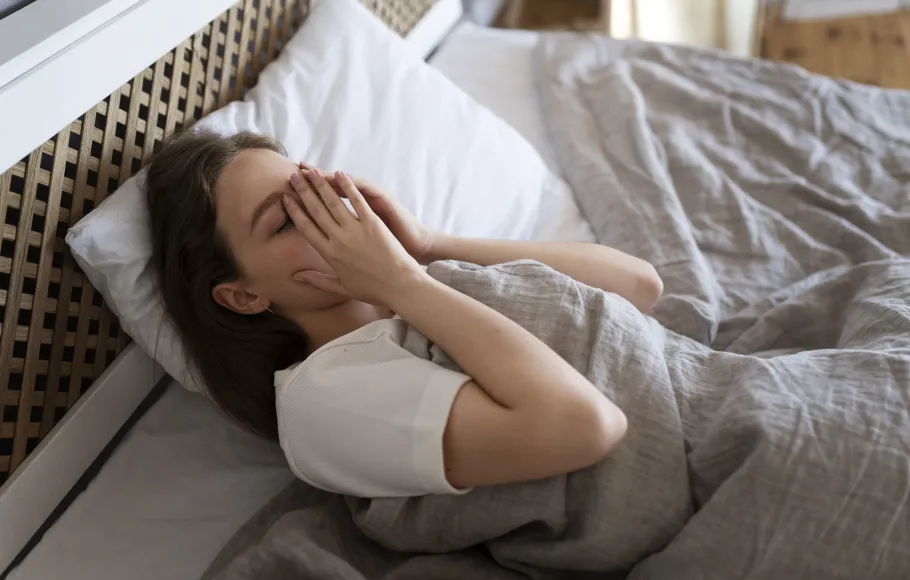 Kvinna som har svårt att vakna