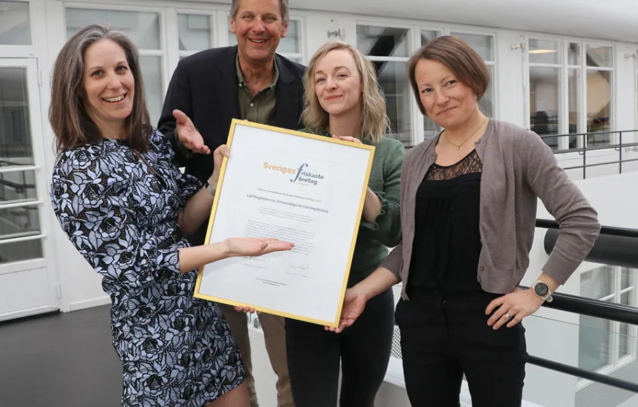 På bilden vänster till höger syns - Bodil Garneij (vice VD), Henrik Cronmark (HR-chef), Hanna Grubb (Huvudarbetsmiljöombud) samt Annika Lundin ...