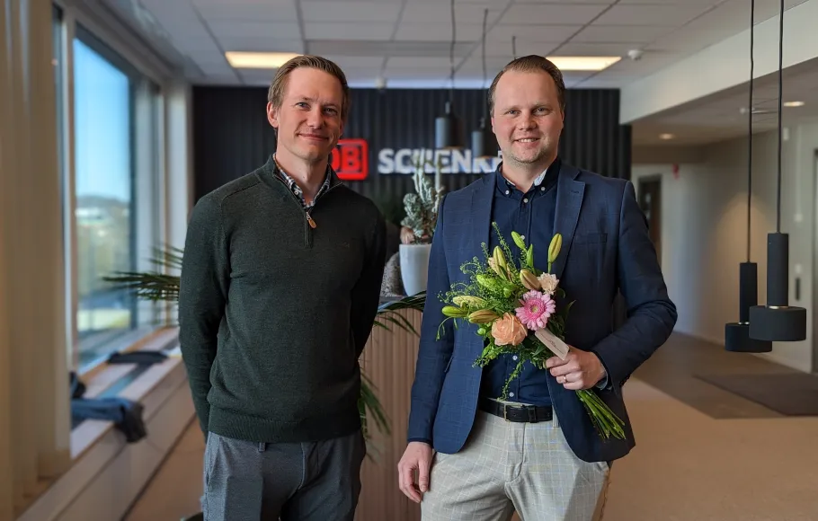 På bilden från vänster: Mattias Nilsson, Central Coordinator and Specialist Occupational Health och Michael Ängbacken, Chief People Officer, Cl...