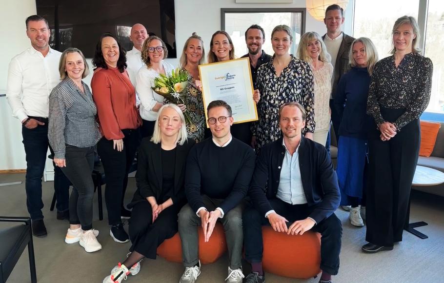 På bilden: Delar av RO-Gruppen på huvudkontoret i Borås