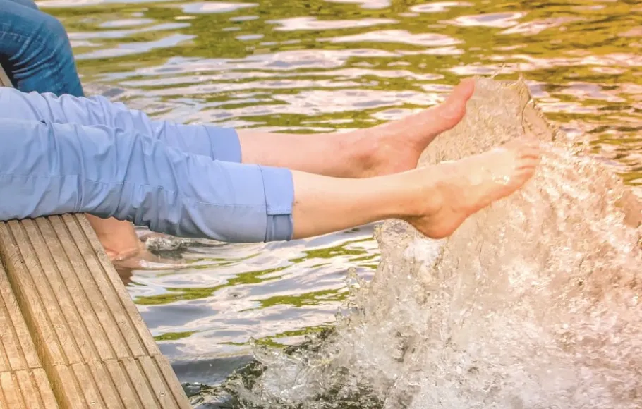 Fötter som plaskar