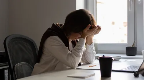Stressad kvinna