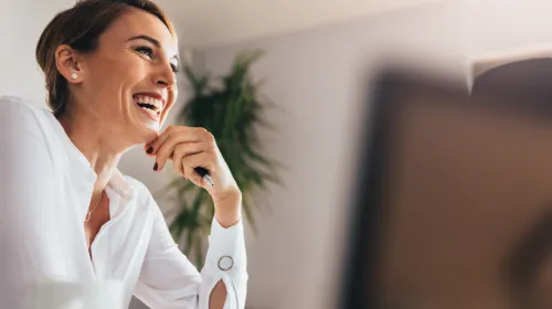 Leende kvinna